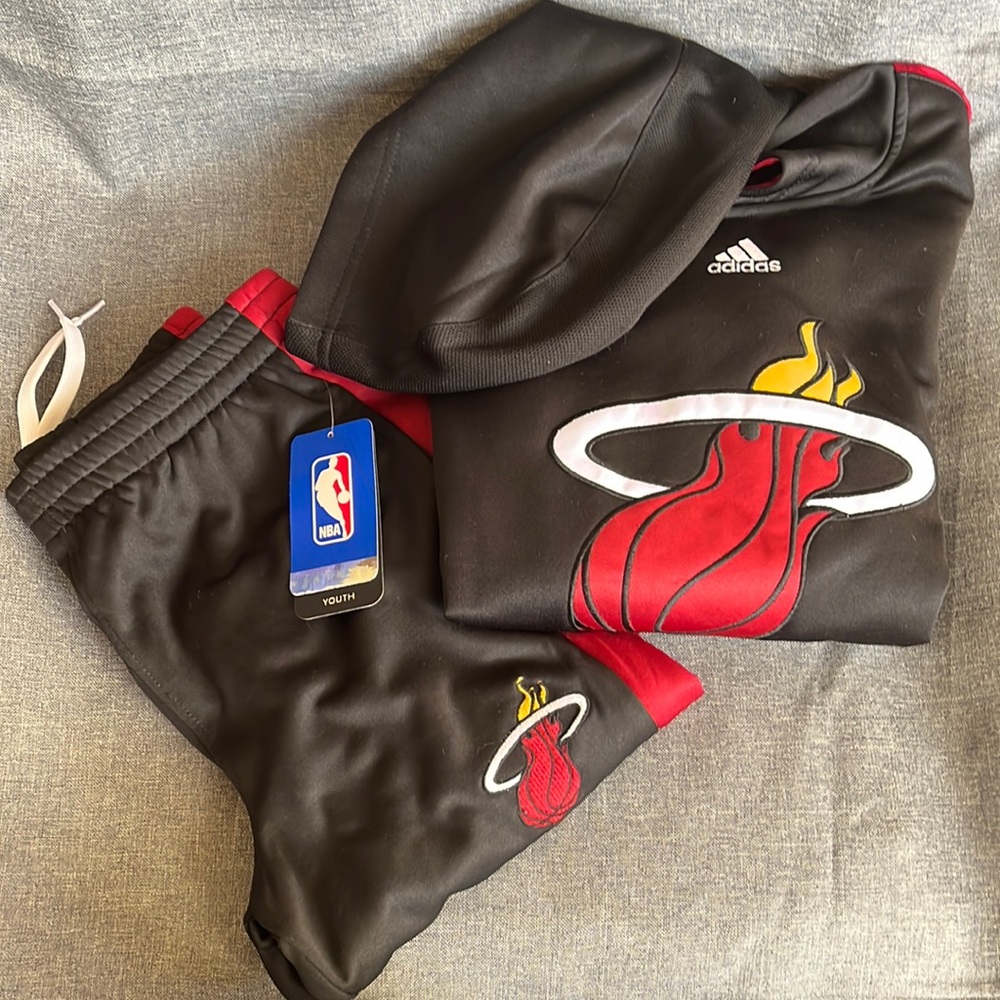 Miami Heat Adidas Track Suit Boys M (10-12)